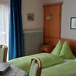 Wildental Bed and Breakfast 2*